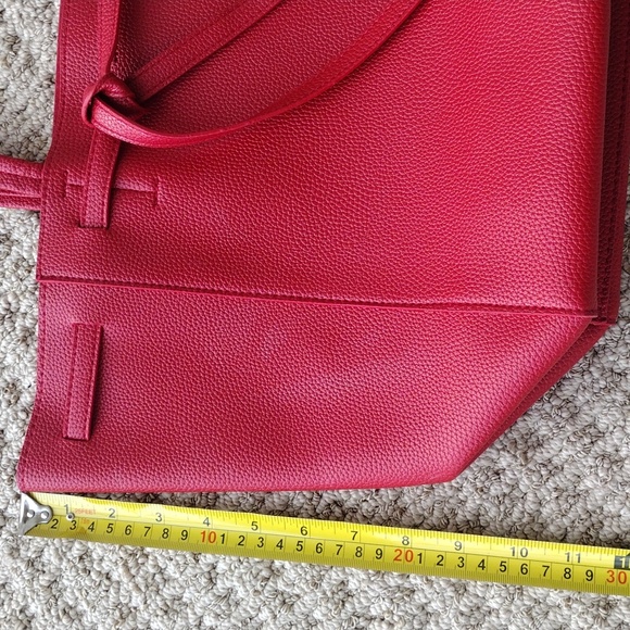 Elegant Red Tote Bag - Picture 15 of 17